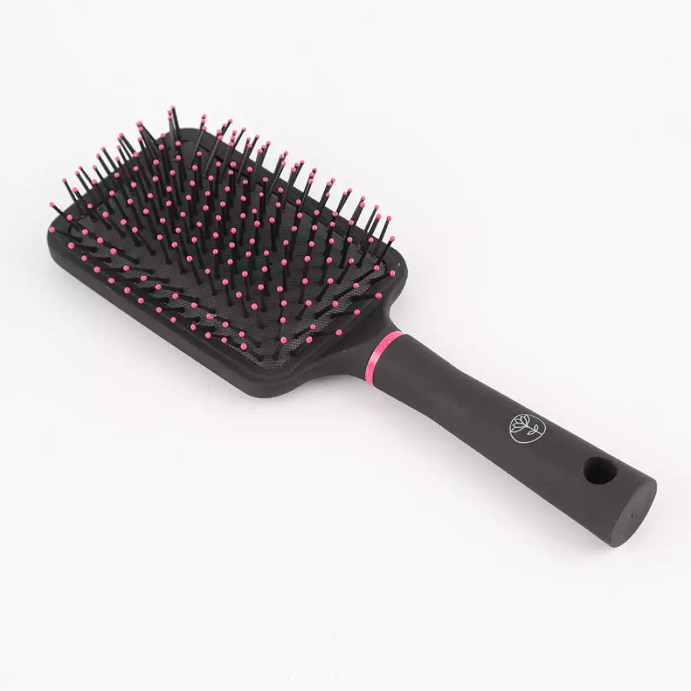 Cepillo Cosmetic Club Cuadrado En Plastico